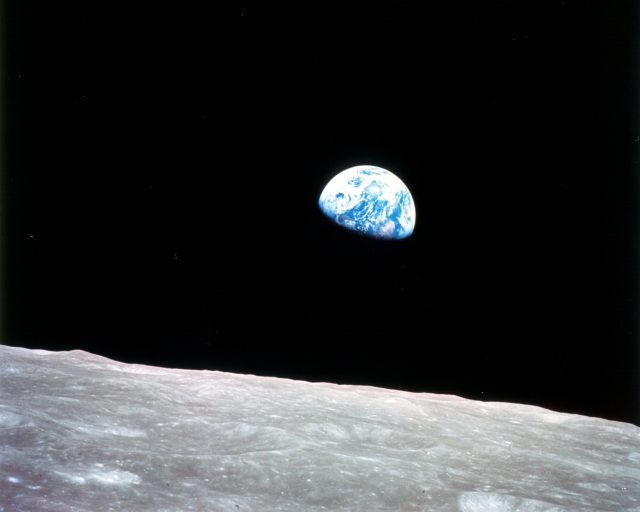 Image of the Earth rising over the Moon from Apollo 8